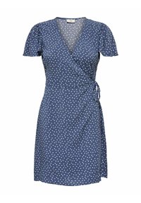 Mörkblå omlotklänning med korta puffärmar, prydd med ett vitt hjärtmönster och ett knyt vid midjan, tillverkad av lätt tyg.