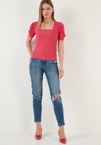 LELA SLIM FIT - Blouse - fuchsia