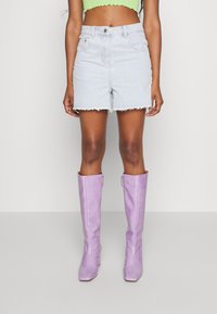 Vintage Supply RAW HEM - Calções de ganga - light wash