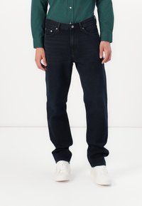 Tommy Hilfiger TAPERED HARLEM WINDUM  - Straight leg -farkut - windum blue black