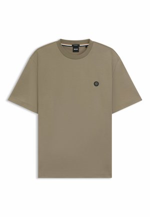 T-shirt med kort ärm i olivgrön, tillverkad av bomullsblandning, med rund halsringning och en liten logotyp på vänster bröst.