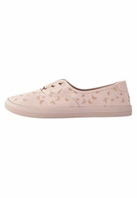Scarpe da ginnastica in tela rosa chiaro con motivo di farfalla dorato, punta tonda, design con lacci e suola in gomma testurizzata.