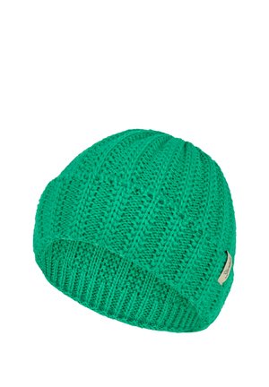 Grüne gestrickte Mütze mit geripptem und strukturiertem Muster und kleinem beigen Markenzeichen an der Seite vor weißem Hintergrund.