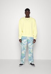 Karl Kani SMALL SIGNATURE WASHED CREW UNISEX - Sportska majica - light yellow