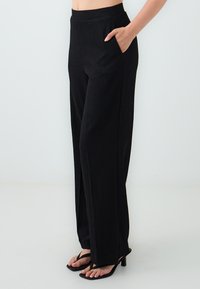 Jimmy Key Stoffhose - black