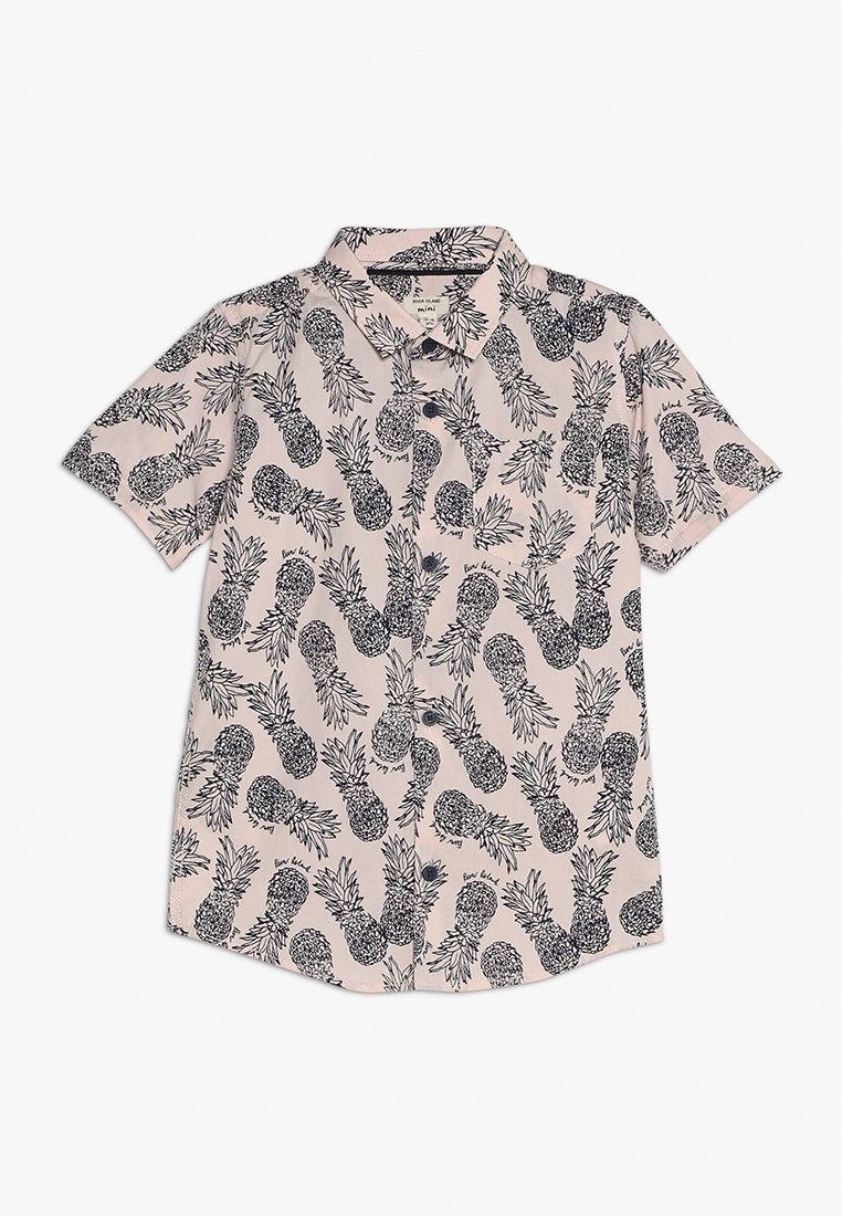 Chemise à manches courtes, boutonnée, en tissu rose clair avec motif d'ananas et de feuilles noires ; col et boutons noirs inclus.