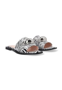 Sort-hvide zebra mønster slide sandaler med afrundet metallisk detalje på stropperne. Flad sål med en glat, blank finish.
