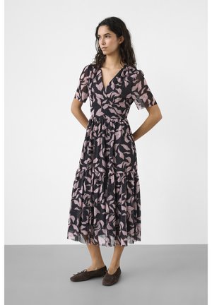 Soaked in Luxury ALDORA - Hverdagskjole - black leaves