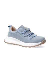 Hellblaue Wildleder-Sneaker mit strukturierten Akzenten, ausgestattet mit elastischen Schnürsenkeln und einer weißen Gummisohle mit einem braunen Profil.
