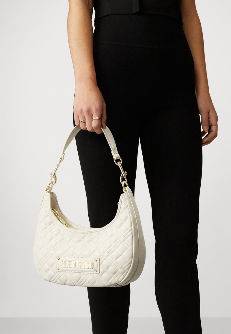 Love Moschino QUILTED BAG Käekott avorio/valkjas Zalando.ee