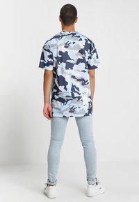 Nike Sportswear T-shirt med print - light blue