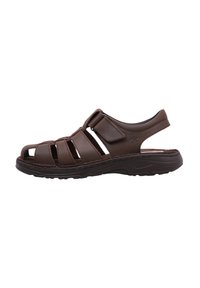Sandalía de hombre de color marrón oscuro, hecha de cuero, con diseño abierto, correa ajustable, suela texturizada y recortes para transpirabilidad.