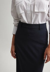 NA-KD MIT GÜRTELSCHLAUFENDETAIL - Gonna lunga - navy