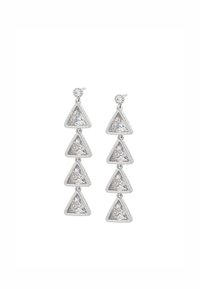 Orecchini a triangolo argentati con pietre trasparenti alternate, caratterizzati da un design a strati con tre livelli e bordi texturizzati. Inclusi dettagli scintillanti.