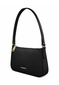 Borsa a mano in pelle nera con superficie texture, dettagli in metallo dorato e una sola tracolla. Presenta il nome del marchio "Lazarotti" sul davanti.