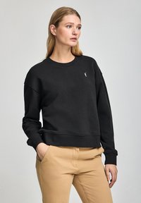 Unselected, black