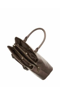 Sac à main marron texturé avec deux compartiments zippés, poches intérieures et une poignée lisse. Des accents en métal doré complètent le design.