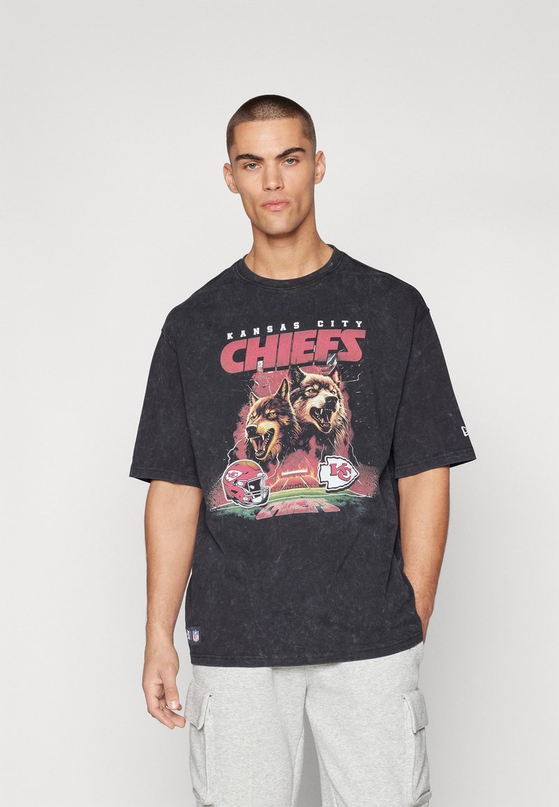 New Era - NFL GAMES KANSAS CITY CHIEFS PREMIUM OVERSIZE TEE - Club wear - black, Enlarge