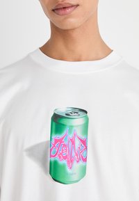 Weekday OVERSIZED GRAPHIC - Μπλουζάκι με στάμπα - white