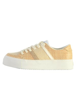 Sneaker in tela chiara con finitura testurizzata, caratterizzati da un motivo a zigzag, suola in gomma bianca e chiusura con lacci.
