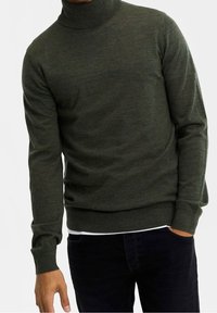 Maglione a collo alto verde in maglia realizzato in materiale morbido, con maniche lunghe, polsini aderenti e un orlo a costine per una vestibilità classica.
