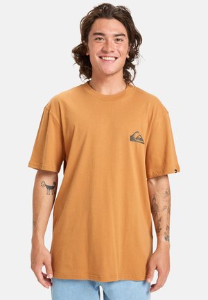 Short-sleeve, mustard-colored cotton t-shirt with a crew neck and a small logo on the left chest; features relaxed fit and straight hem.