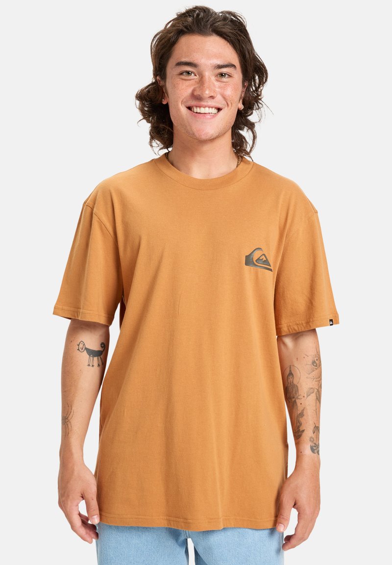 Short-sleeve, mustard-colored cotton t-shirt with a crew neck and a small logo on the left chest; features relaxed fit and straight hem.