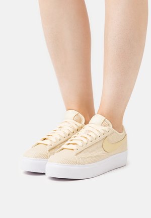 Nike Sportswear, Sneakersy niskie