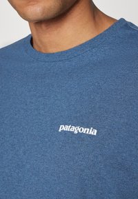 Patagonia LOGO - Tricou cu imprimeu - utility blue