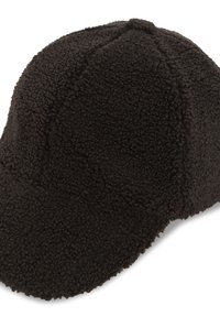 Black fleece cap with a textured, fluffy surface. Rounded shape with a curved brim and seamless design, suitable for warmth and comfort.