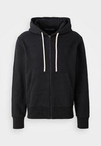 Sudadera negra con cremallera, hecha de una mezcla de algodón, que cuenta con un bolsillo frontal, capucha con cordón y puños acanalados. Textura suave, diseño liso.