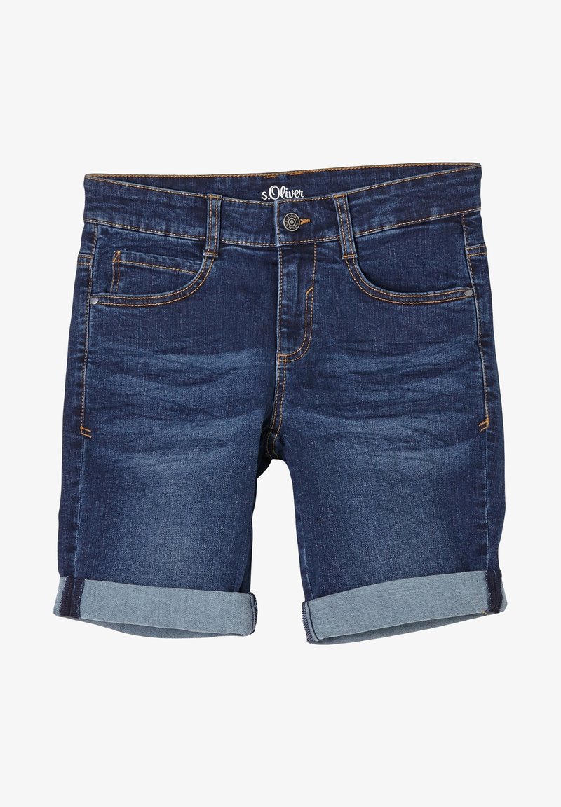 Shorts en denim bleu foncé avec des ourlets roulés bleu clair. Comprend cinq poches, des coutures visibles et une taille avec logo.