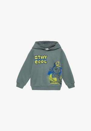 Zielona bluza z kapturem z dużą grafiką przedstawiającą postać i tekstem "STAY COOL". Materiał jest miękki, z luźnym krojem i ściągaczami przy mankietach.