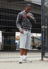 Mitchell & Ness NBA CHICAGO BULLS OVERSIZED VARSITY JACKET - Vereinsmannschaften - black