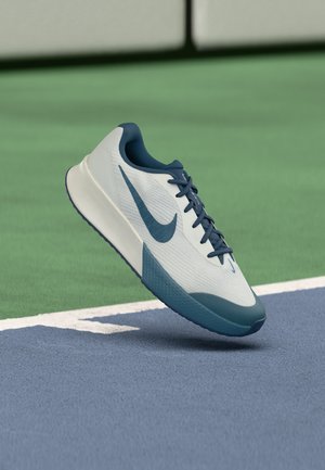 Nike Performance, VAPOR LITE 3 - Тенис обувки за всякакви повърхности - sail/smokey blue/new slate
