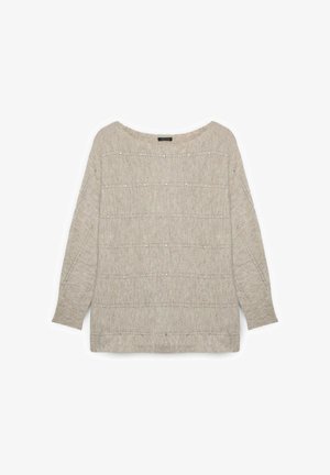 Beżowy sweter z dzianiny o szerokim dekolcie, długich rękawach i poziomych paskach z drobnymi metalicznymi akcentami na całej powierzchni.