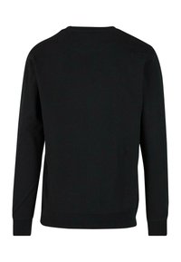 Melna sporta krekls ar garām piedurknēm, apaļu kakla izgriezumu un ribotiem īkšķiem. Audums šķiet mīksts ar gludu tekstūru un bez redzamām rakstu vai akcentiem.