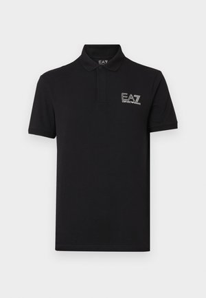 Črna polo majica iz bombaža, z ovratnikom in kratkimi rokavi. Na levi strani prsnega koša vezen logotip EA7. Klasičen kroj.