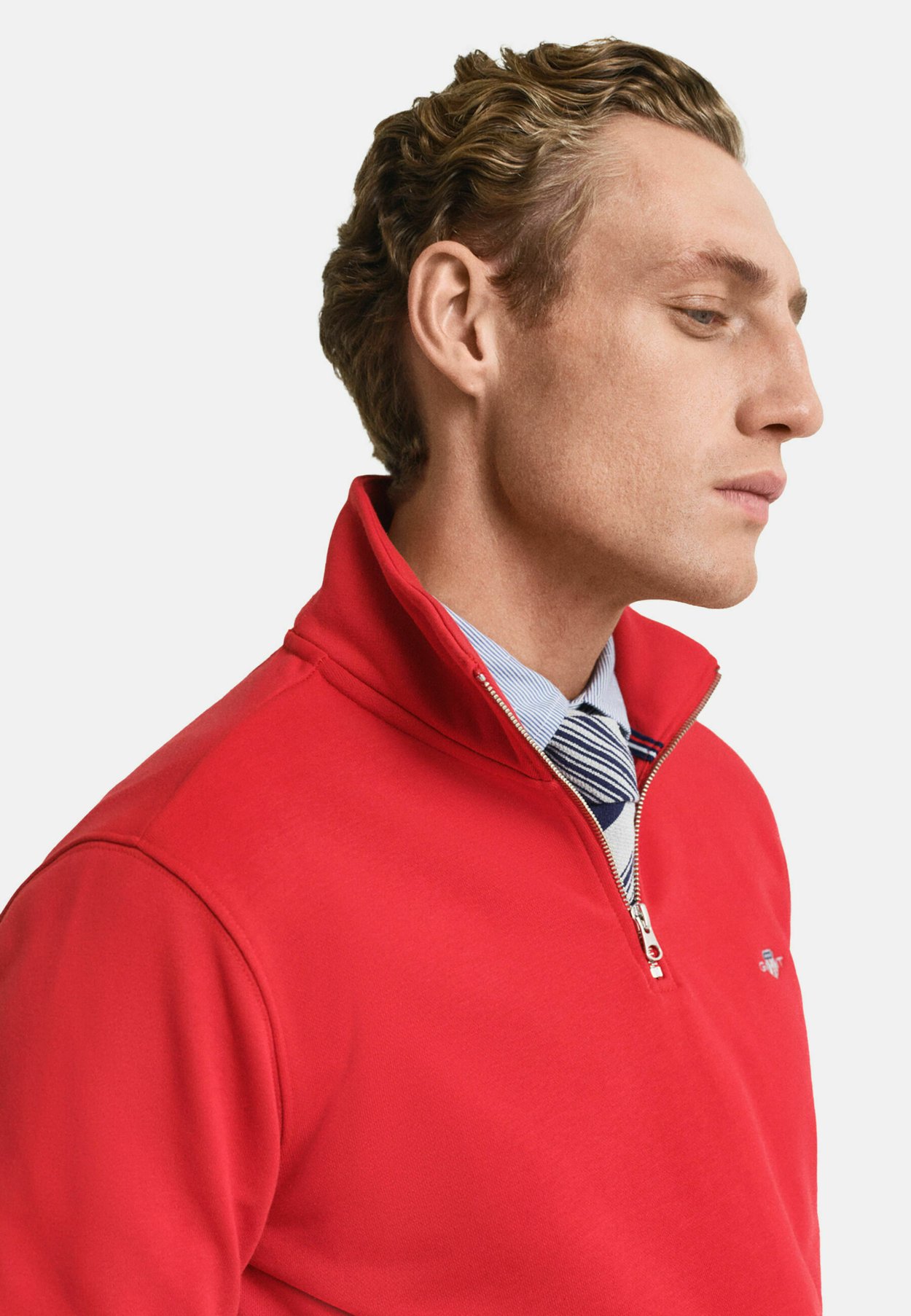 REG SHIELD HALF ZIP SWEAT