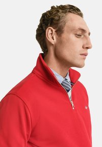 GANT REG SHIELD HALF ZIP  - Sweatshirt - ruby red