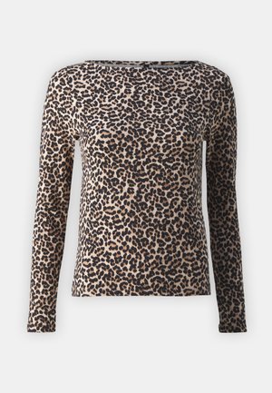 Langermet topp i mykt stoff med beige bakgrunn og svart leopardmønster; rund hals og tettsittende fasong.