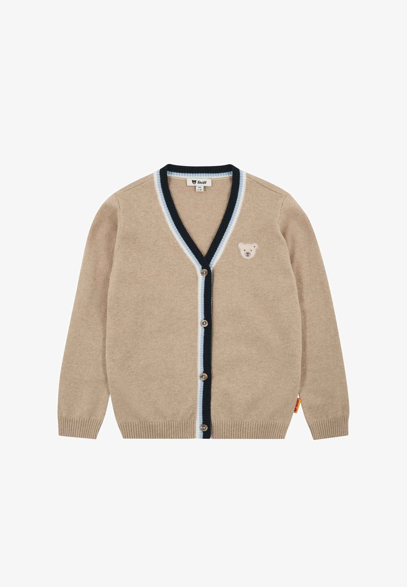 Cardigan beige hecho de material suave con escote en V, detalles a rayas en azul marino y azul claro, y un emblema de oso en el pecho izquierdo.