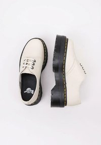 Dr. Martens QUAD II - Stringate sportive - beige
