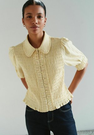 REGULAR FIT - SMOCKED COLLARED SHORT SLEEVE - Hemdbluse - yellow stripe