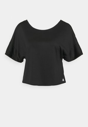 Czarny krótki T-shirt z krótkim rękawem, dekoltem w łódkę i małym logo Adidas na dolnym lewym brzegu.