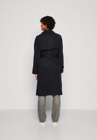 Tommy Hilfiger Gabardina - desert sky