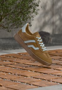 Επιλέχθηκε, bronze/light blue