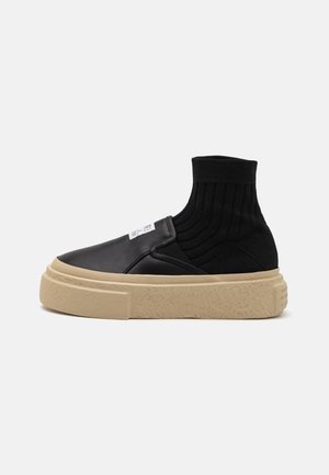 MM6 Maison Margiela Sneaker high - black