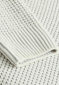 Next ZIP NECK FIT - REGULAR FIT CHENILLE TEXTURE QUARTER ZIP - Stickad tröja - ecru white