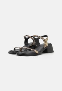 Vagabond INES - Sandaalit nilkkaremmillä - beige/black